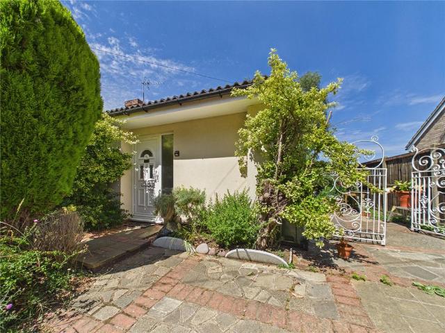Bungalow for sale in Chipping Hill, Essex