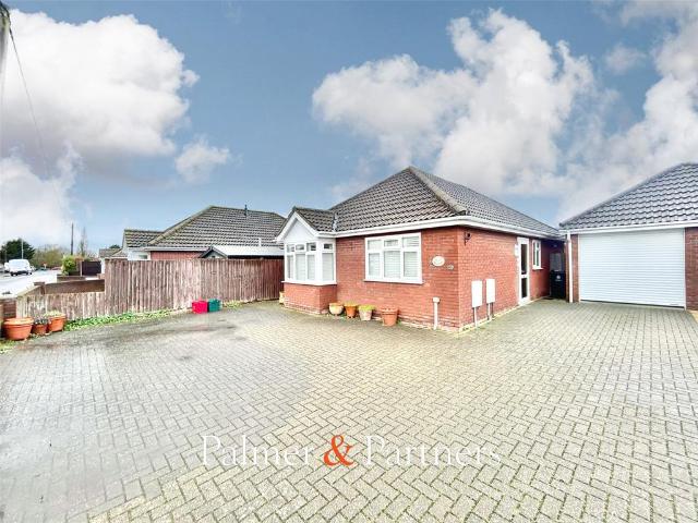 Bungalow for sale in Weeley, Dale Hill