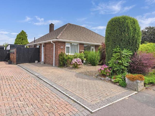 Bungalow for sale in Allington, Midway