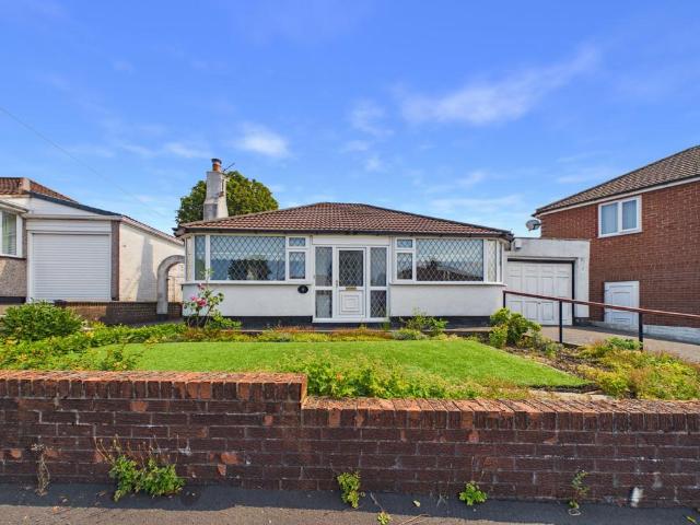 Bungalow for sale in Hurst, Greenheys