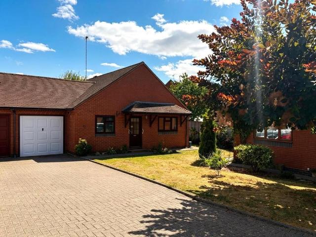 Bungalow for sale in Alderminster, Warwickshire