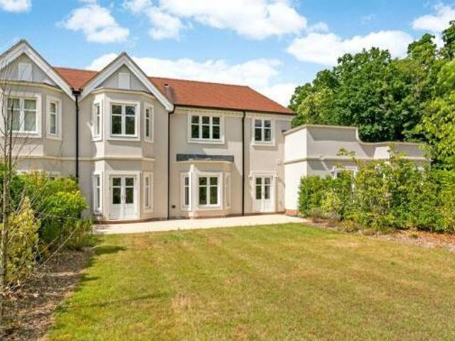 House for sale in Ascot