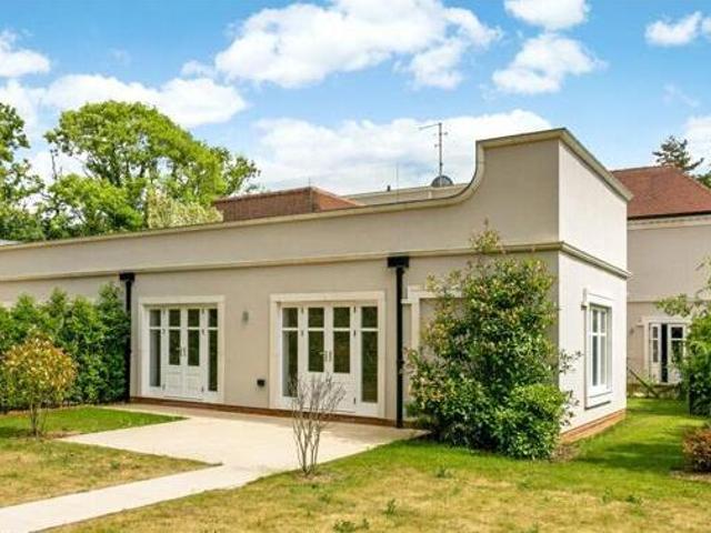 House for sale in Ascot