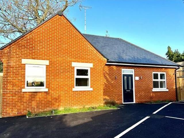 House for sale in Heol-las, Surrey