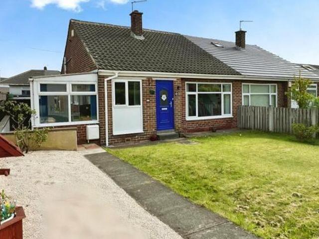 House for sale in Low Moor, West Yorkshire