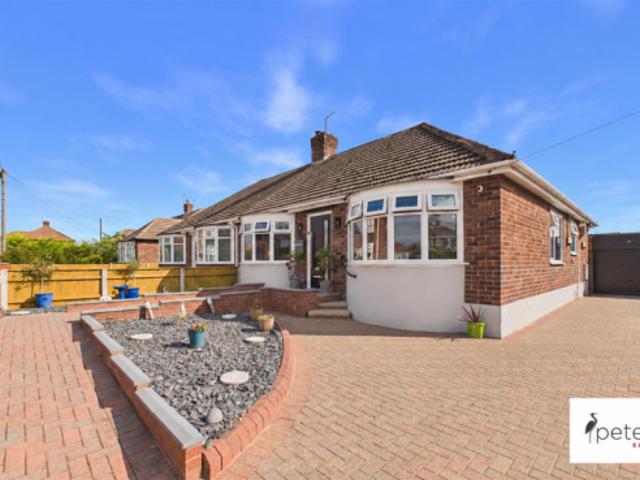Bungalow for sale in Barnes, Greater London