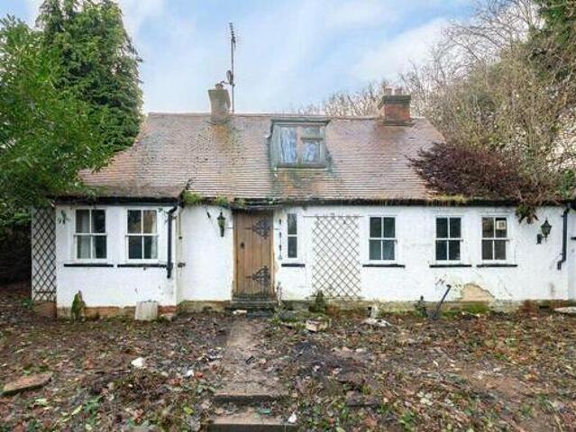 House for sale in Pachesham Park, Surrey