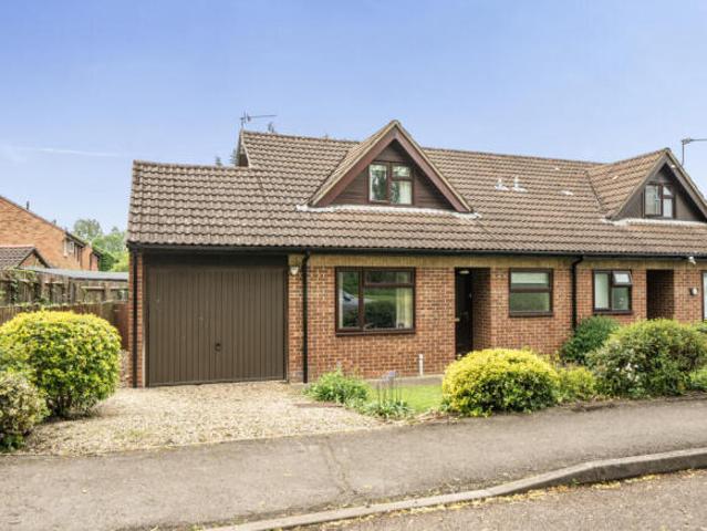Bungalow for sale in The Slade, Oxfordshire