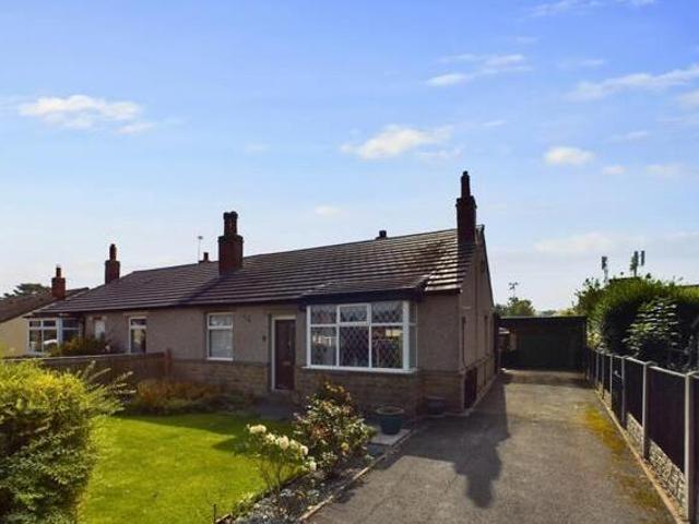House for sale in Huddersfield, West Yorkshire