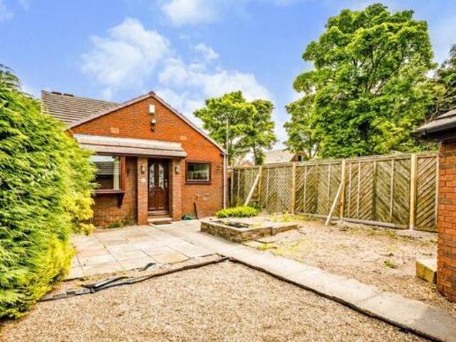 House for sale in Huddersfield, West Yorkshire