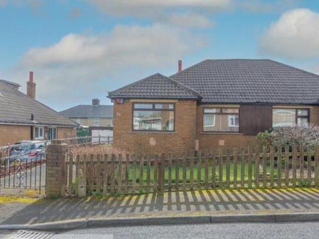 House for sale in Huddersfield, West Yorkshire