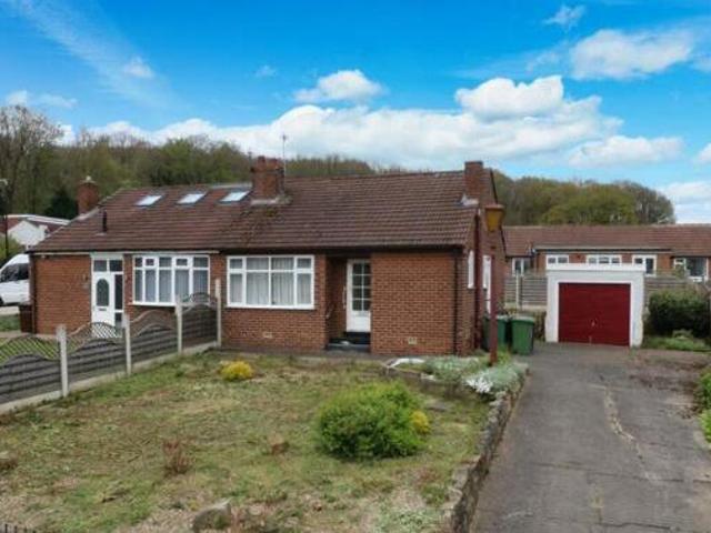 House for sale in Farsley, West Yorkshire