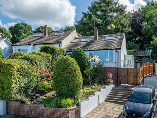 House for sale in Tranmere Park, Guiseley