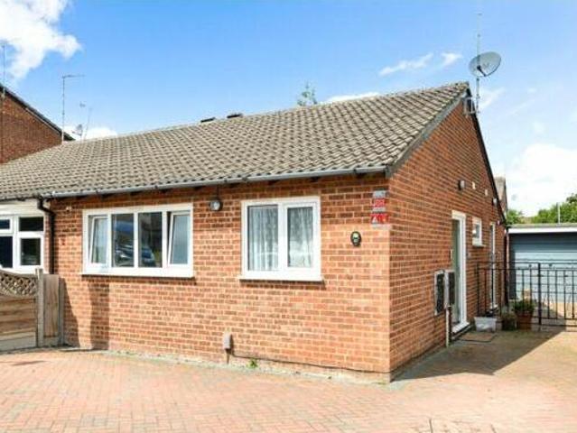 House for sale in Luton