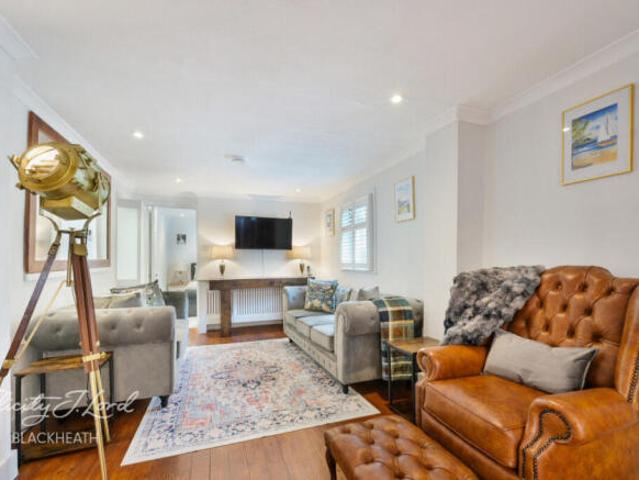 Bungalow for sale in Royal Borough of Greenwich, Greater London
