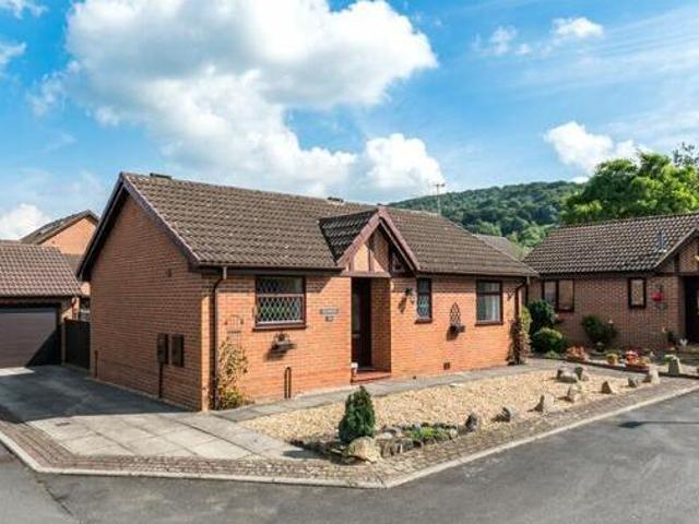 House for sale in West Chevin, Guiseley