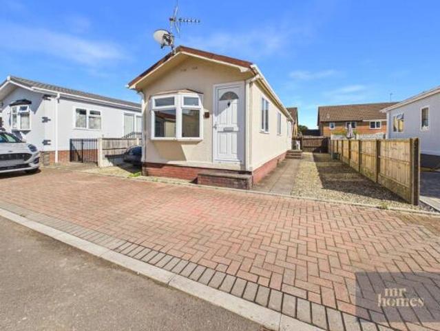 Bungalow for sale in Cardiff, Cymru / Wales