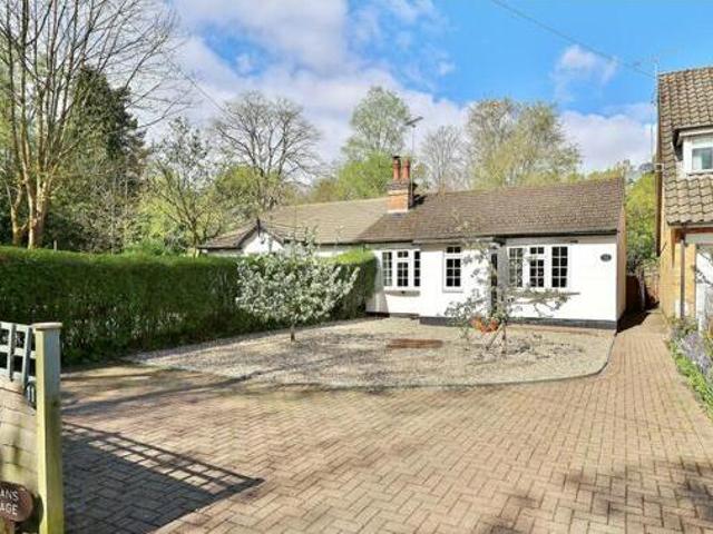 House for sale in The Hermitage, Woking