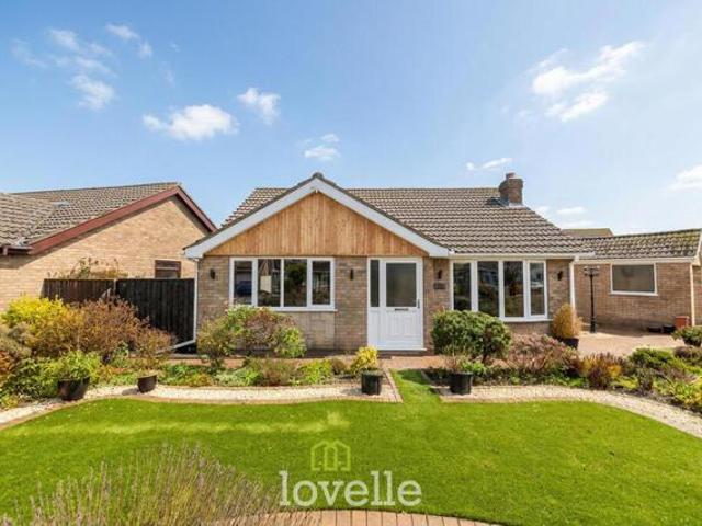 Bungalow for sale in Holton le Clay, Belleau