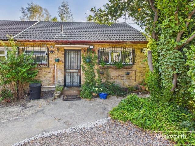 Bungalow for sale in City of London, Greater London