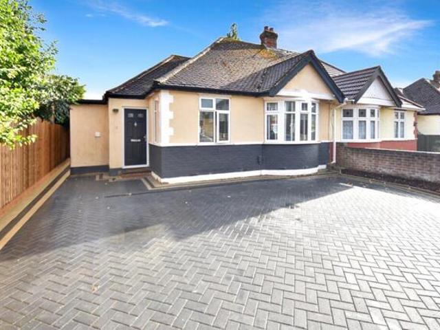 Bungalow for sale in Luton, Stopsley