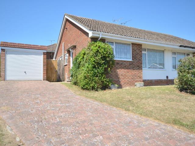 Bungalow for rent in Grove Park, Oad Street