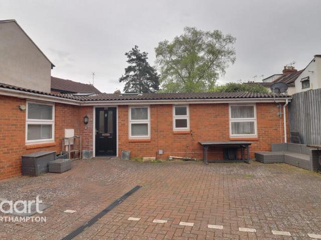 Bungalow for rent in Semilong, Northampton