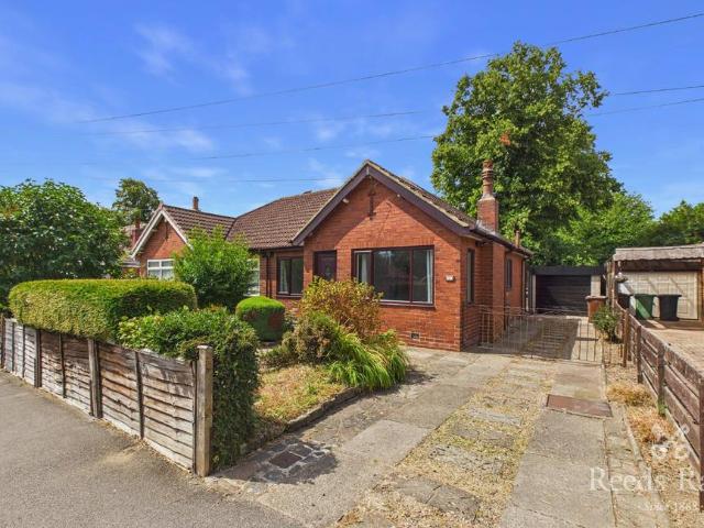 Bungalow for rent in Austhorpe, West Yorkshire
