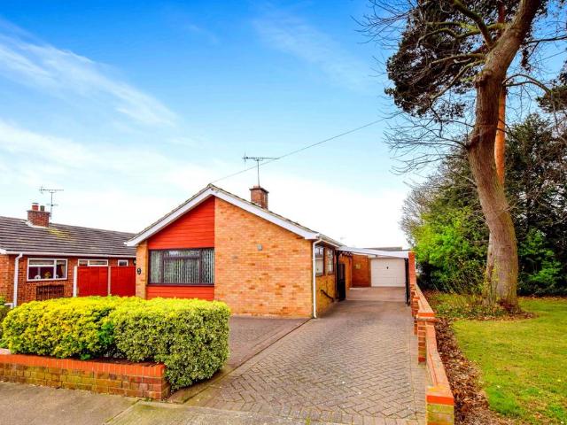 Bungalow for rent in Highwoods, Fordham Heath