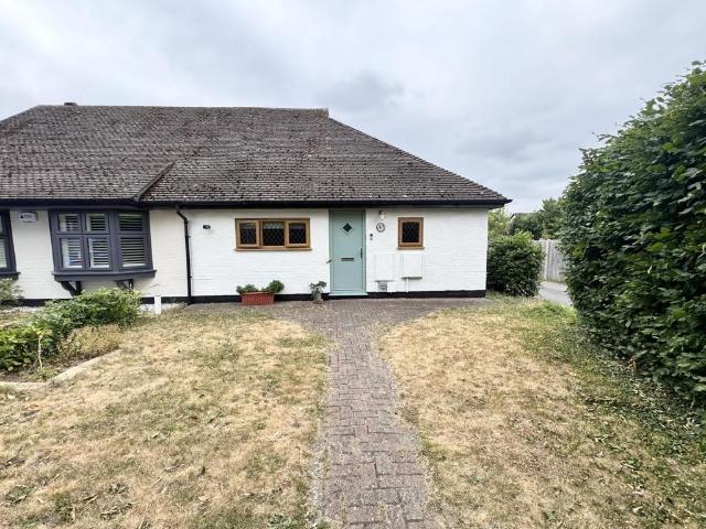 Bungalow for rent in Midway, Kent