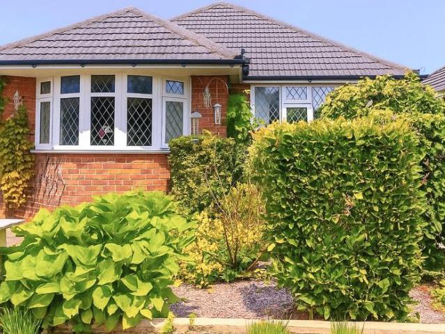 Bungalow for rent in Lakes Estate, Styal