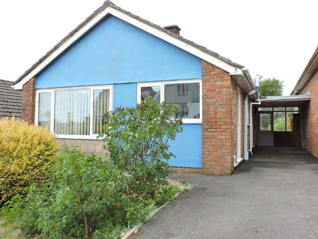 Bungalow for rent in Dunvant, Wales