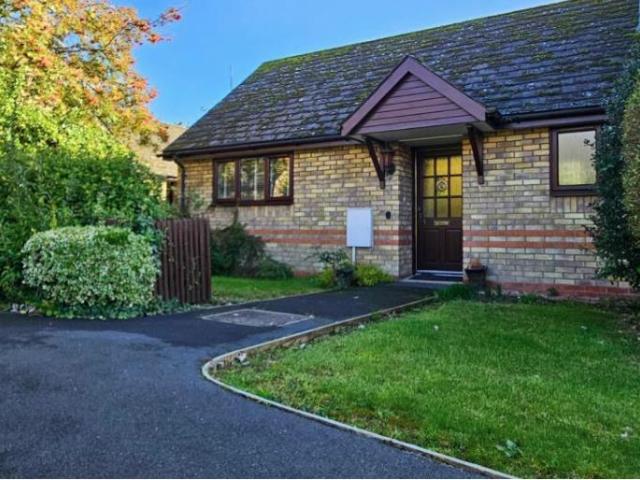 Bungalow for rent in Barway, Cambridgeshire