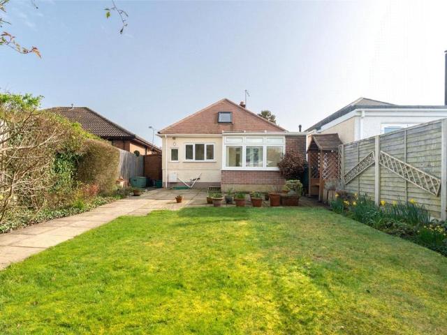 Bungalow for rent in Hayes, Colehill