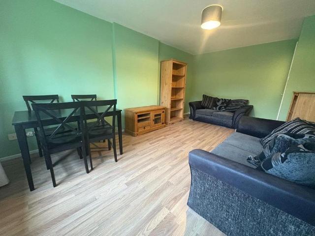 House for rent in Calderstones