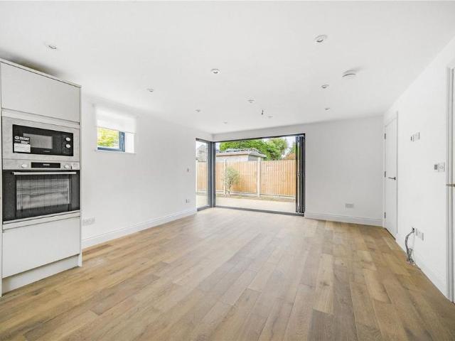House for rent in Sunbury Common, Spelthorne