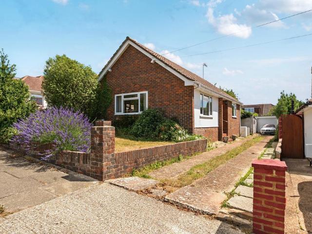 Bungalow for rent in Fishersgate, West Sussex