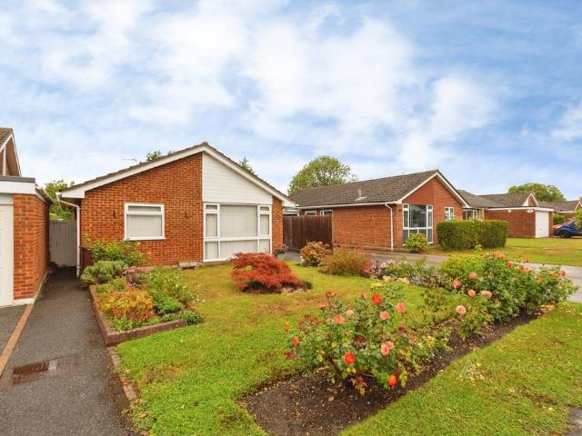 Bungalow for rent in Stoke Mandeville, Buckinghamshire