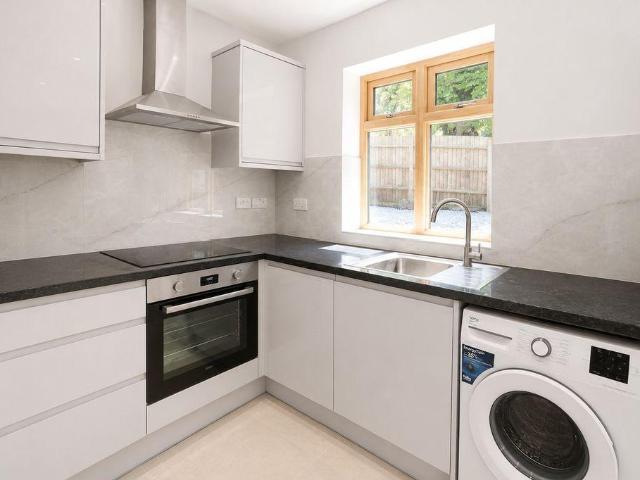 Bungalow for rent in Mapesbury, Greater London