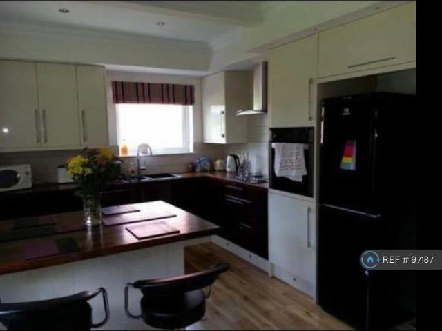 Bungalow for rent in Oldway, Livermead