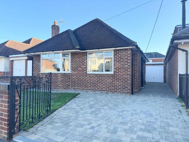 Bungalow for rent in Brokenford, New Forest