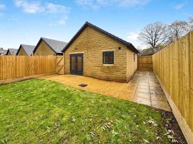Bungalow for rent in Thornton Lodge, Huddersfield