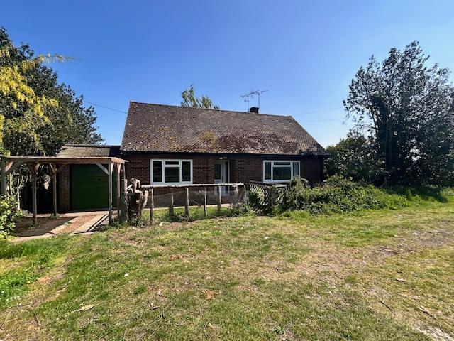 Bungalow for rent in Upchurch, Oad Street