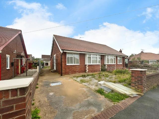 Bungalow for rent in Mereside, Blackpool