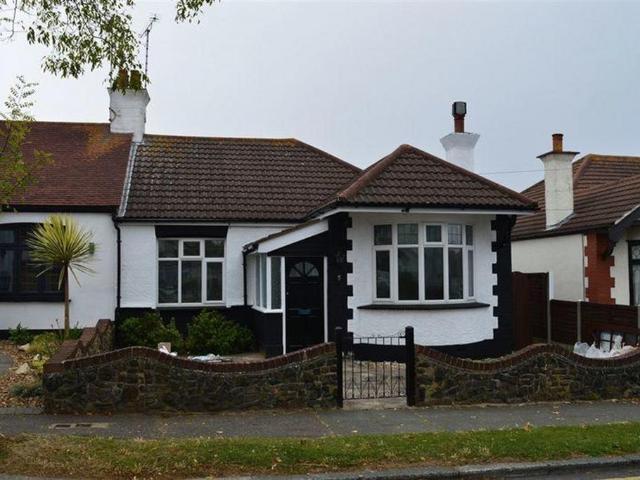 Bungalow for rent in Alton Barnes, Essex