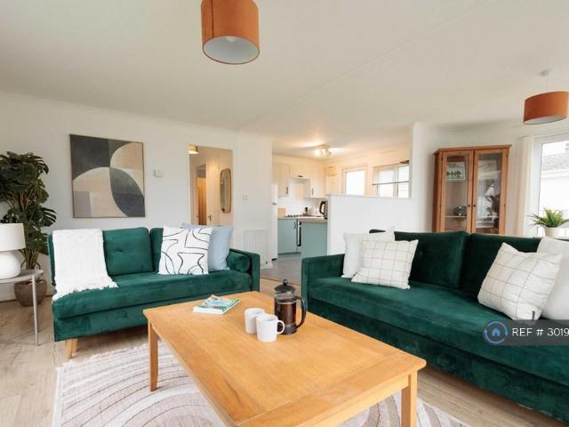 Bungalow for rent in Purewell, Christchurch