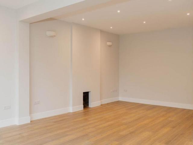 House for rent in Stoneleigh, Ewell