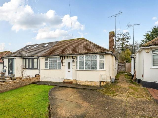 Bungalow for rent in Watford Rural, Batchworth