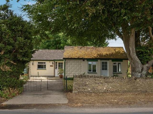 Bungalow for rent in Evershot, Oxfordshire
