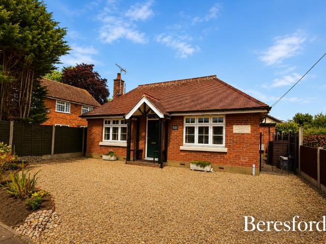 Bungalow for rent in Chipping Hill, Essex